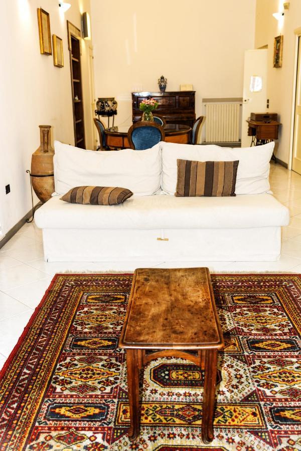 Charming Apartment Napoli Bagian luar foto